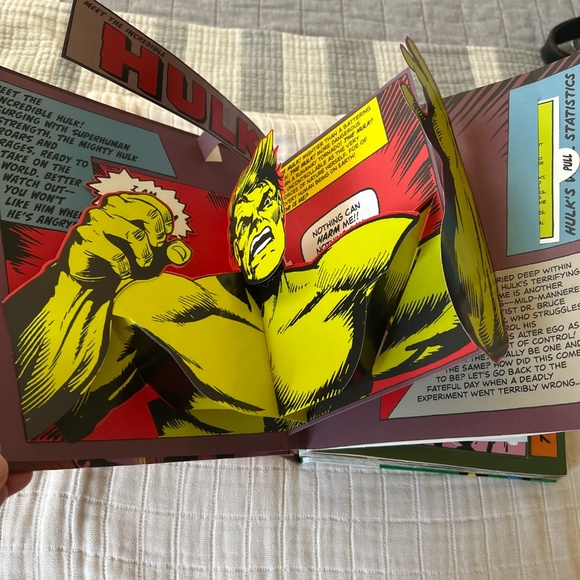 The Incredible Hulk Pop-up Book - Picture 2 of 3